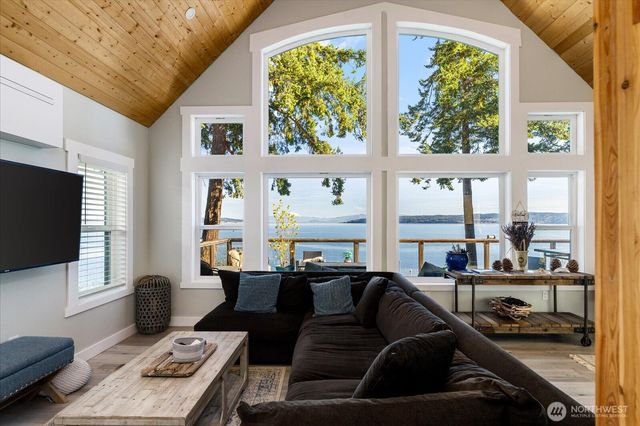 159 S Harrington Lagoon Road, Coupeville, WA 98239