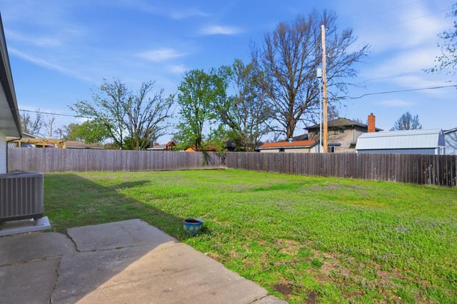 1673 N Timothy Ln, Wichita, KS 67212