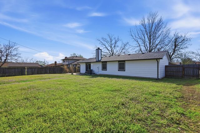 1673 N Timothy Ln, Wichita, KS 67212