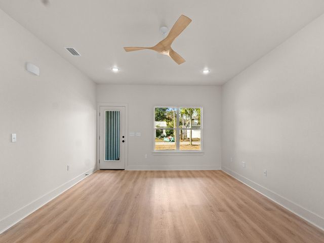 2411 E 16th Street, Panama City, FL 32405