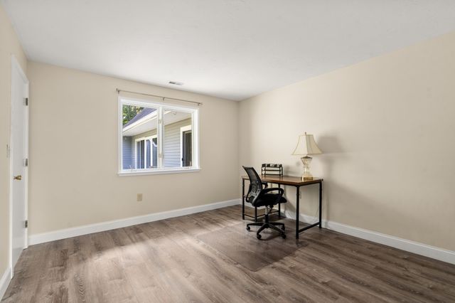 5 Farmer Rd 5, Milton, MA 02186