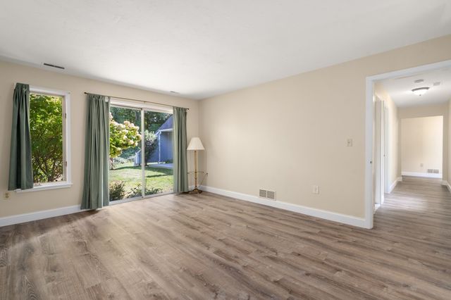 5 Farmer Rd 5, Milton, MA 02186