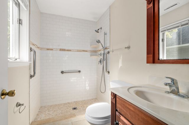5 Farmer Rd 5, Milton, MA 02186