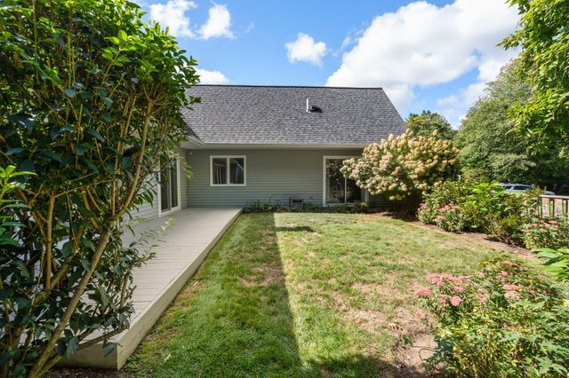 5 Farmer Rd 5, Milton, MA 02186