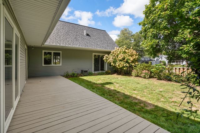 5 Farmer Rd 5, Milton, MA 02186