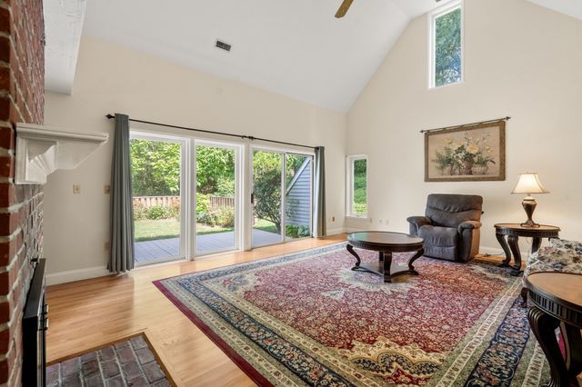 5 Farmer Rd 5, Milton, MA 02186