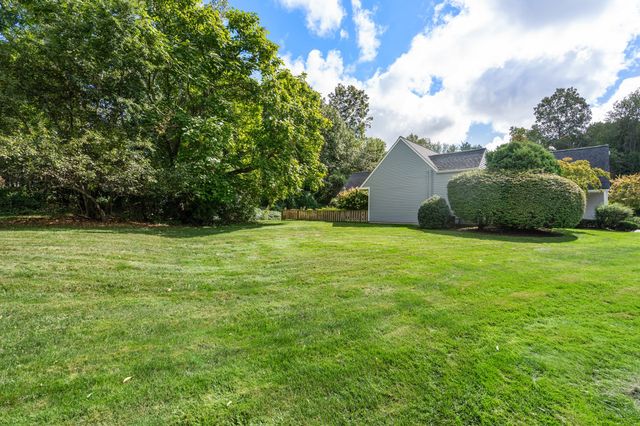 5 Farmer Rd 5, Milton, MA 02186