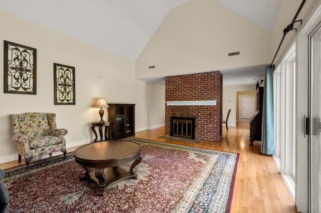 5 Farmer Rd 5, Milton, MA 02186