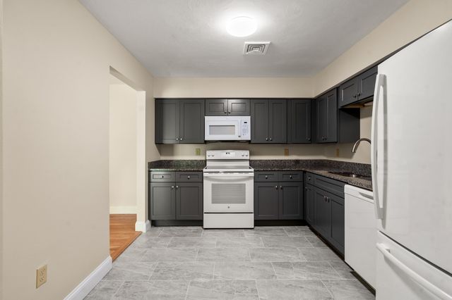 5 Farmer Rd 5, Milton, MA 02186