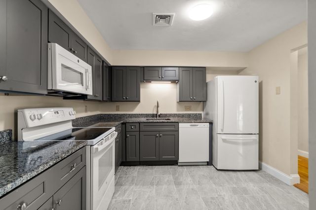 5 Farmer Rd 5, Milton, MA 02186