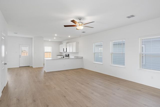 120 Paria CT, Jarrell, TX 76537