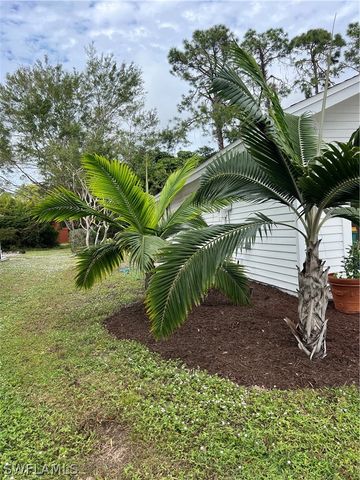 2251 QUEENS WAY E, Naples, FL 34112