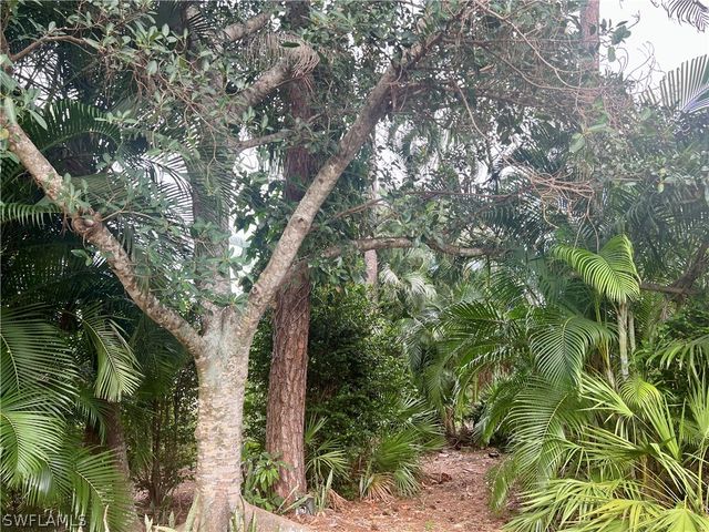 2251 QUEENS WAY E, Naples, FL 34112