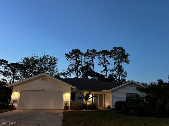 2251 QUEENS WAY E, Naples, FL 34112