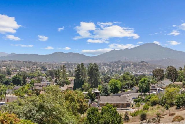 1450 Hidden Mesa Trail, El Cajon, CA 92019