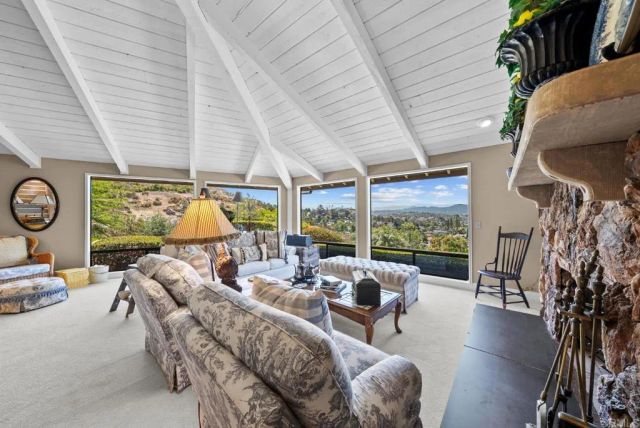 1450 Hidden Mesa Trail, El Cajon, CA 92019