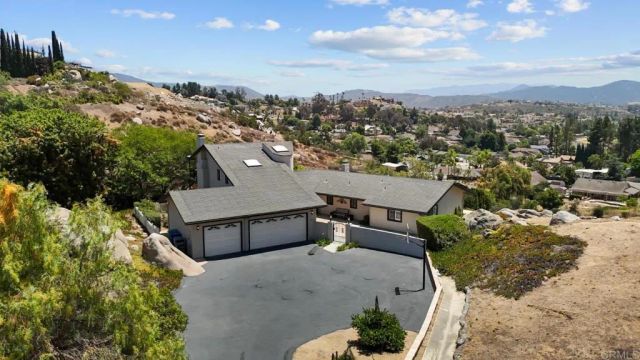1450 Hidden Mesa Trail, El Cajon, CA 92019
