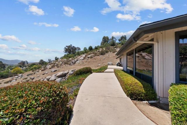 1450 Hidden Mesa Trail, El Cajon, CA 92019