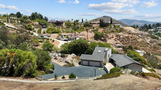 1450 Hidden Mesa Trail, El Cajon, CA 92019