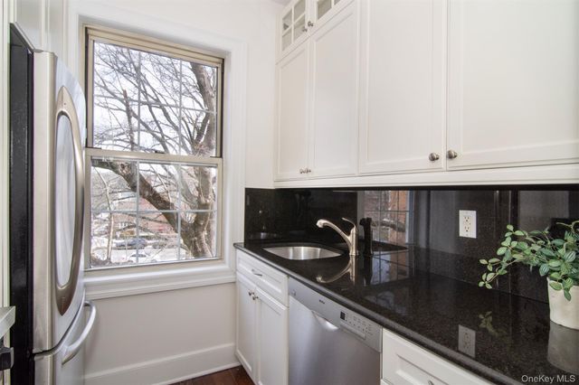 15 Meadow Avenue 6, Bronxville, NY 10708