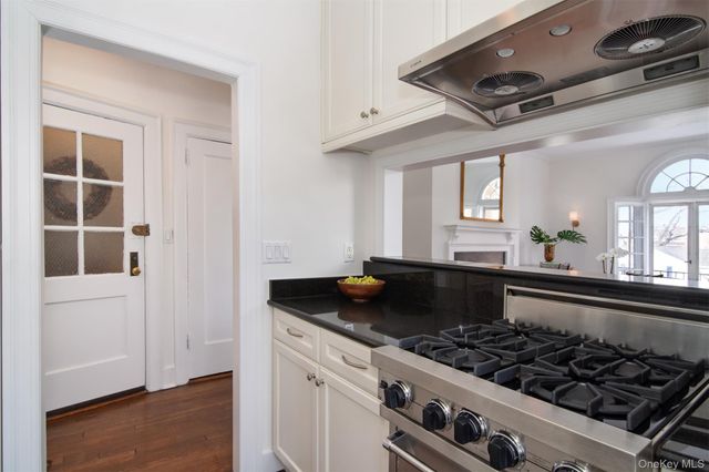 15 Meadow Avenue 6, Bronxville, NY 10708