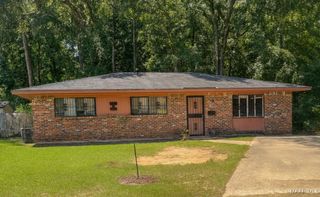904 W Lakeshore Drive, Tuskegee, AL 36083