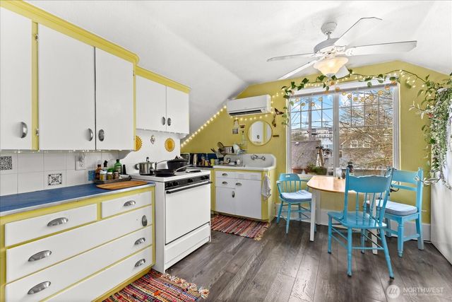 3116 3118 N 8th Street, Tacoma, WA 98406