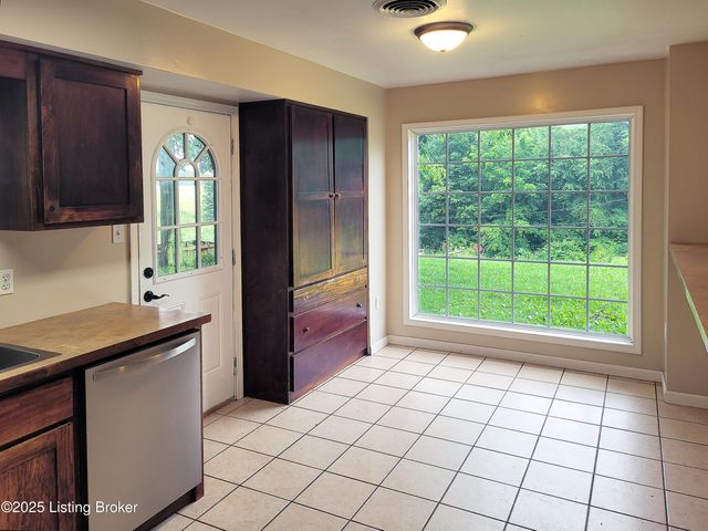 1707 N Stillwell Rd, Boston, KY 40107