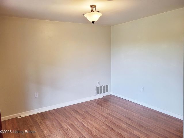 1707 N Stillwell Rd, Boston, KY 40107