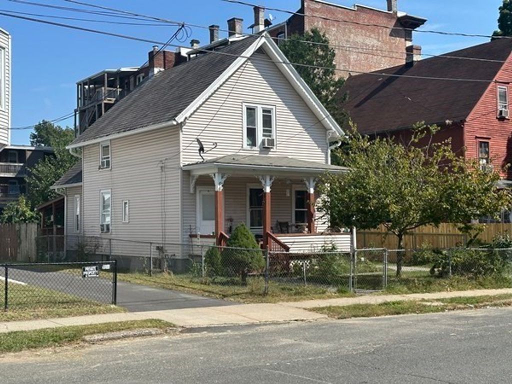 44 James St, Holyoke, MA 01040