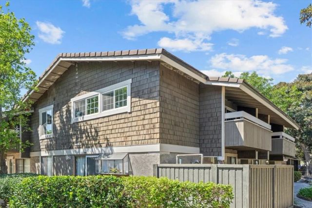 208 Springview, Irvine, CA 92620