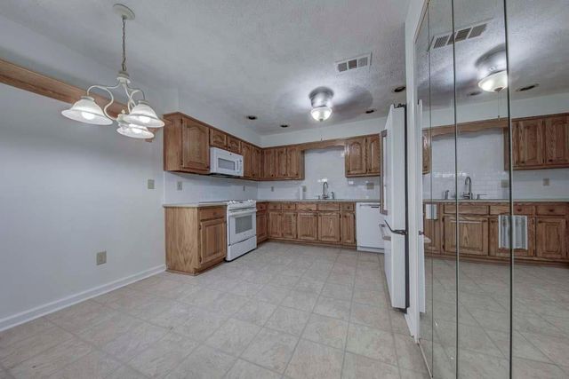 166 Maribeau Square NW, Atlanta, GA 30327