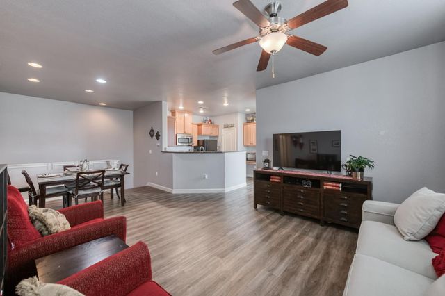 367 N Raphael Lane, Clovis, CA 93611