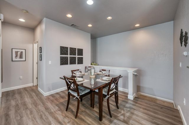 367 N Raphael Lane, Clovis, CA 93611