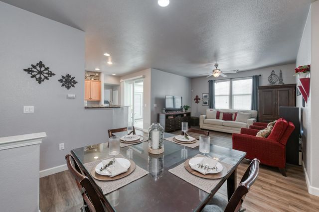 367 N Raphael Lane, Clovis, CA 93611