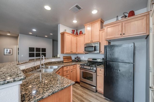 367 N Raphael Lane, Clovis, CA 93611