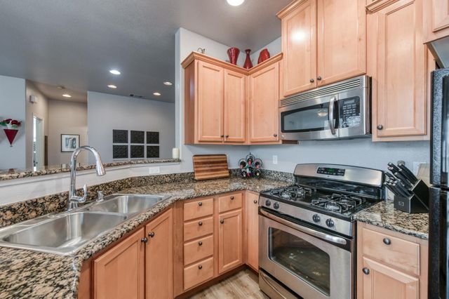 367 N Raphael Lane, Clovis, CA 93611