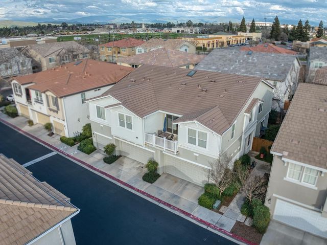 367 N Raphael Lane, Clovis, CA 93611