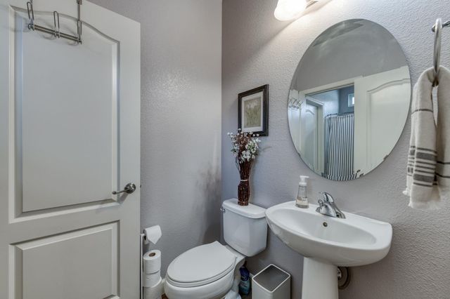 367 N Raphael Lane, Clovis, CA 93611