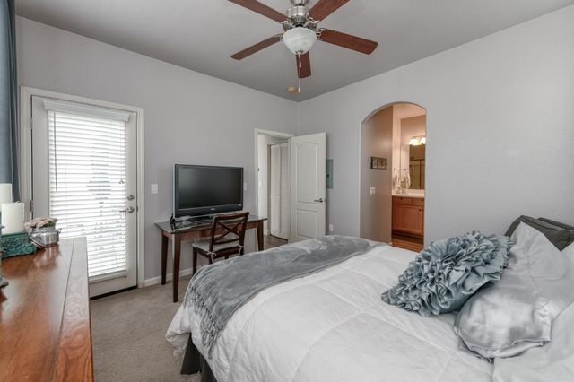 367 N Raphael Lane, Clovis, CA 93611