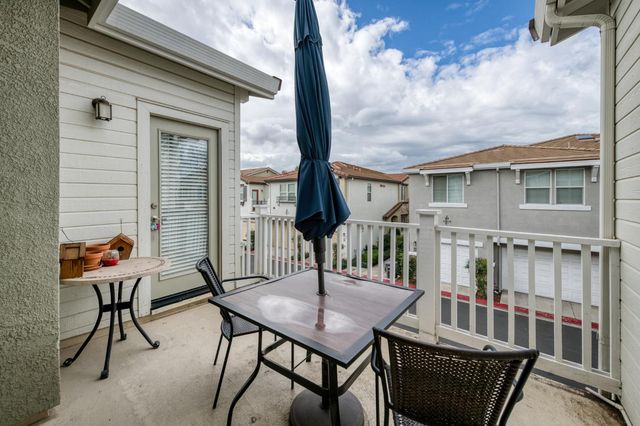 367 N Raphael Lane, Clovis, CA 93611