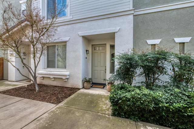 367 N Raphael Lane, Clovis, CA 93611