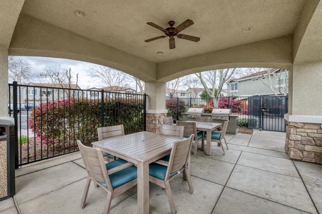 367 N Raphael Lane, Clovis, CA 93611