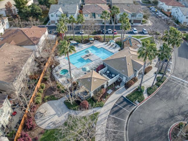 367 N Raphael Lane, Clovis, CA 93611