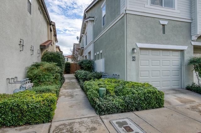 367 N Raphael Lane, Clovis, CA 93611