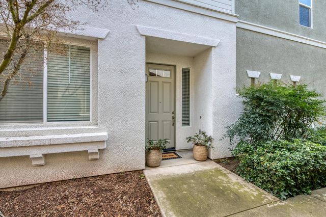 367 N Raphael Lane, Clovis, CA 93611