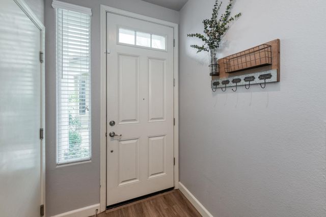 367 N Raphael Lane, Clovis, CA 93611