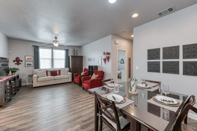 367 N Raphael Lane, Clovis, CA 93611