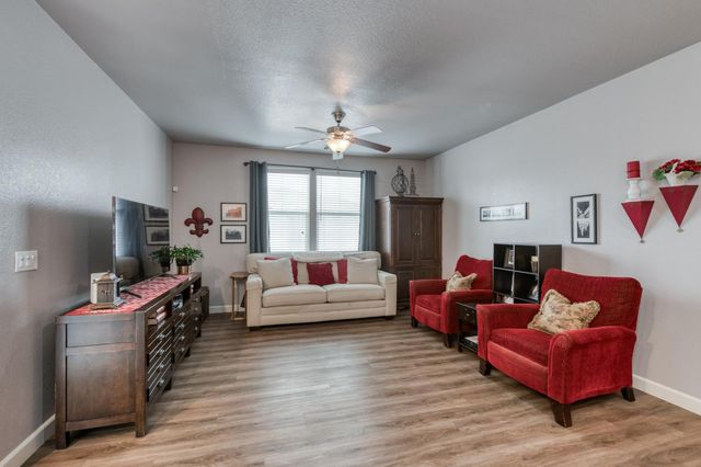 367 N Raphael Lane, Clovis, CA 93611