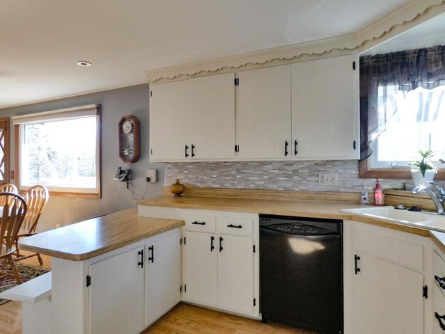 1635 BIRCHWOOD DRIVE, Green Bay, WI 54304